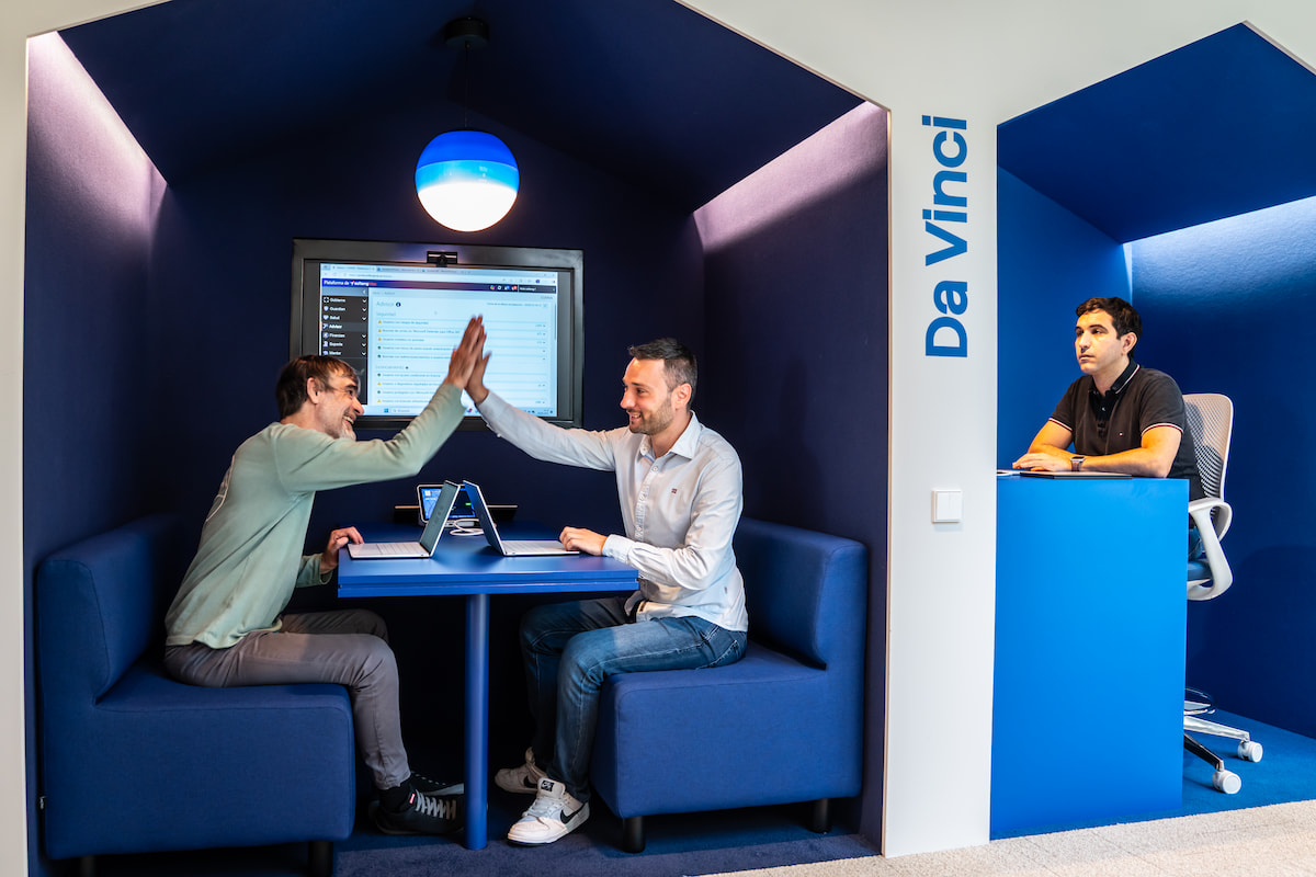 Personas de softeng trabajando en las oficinas de Barcelona