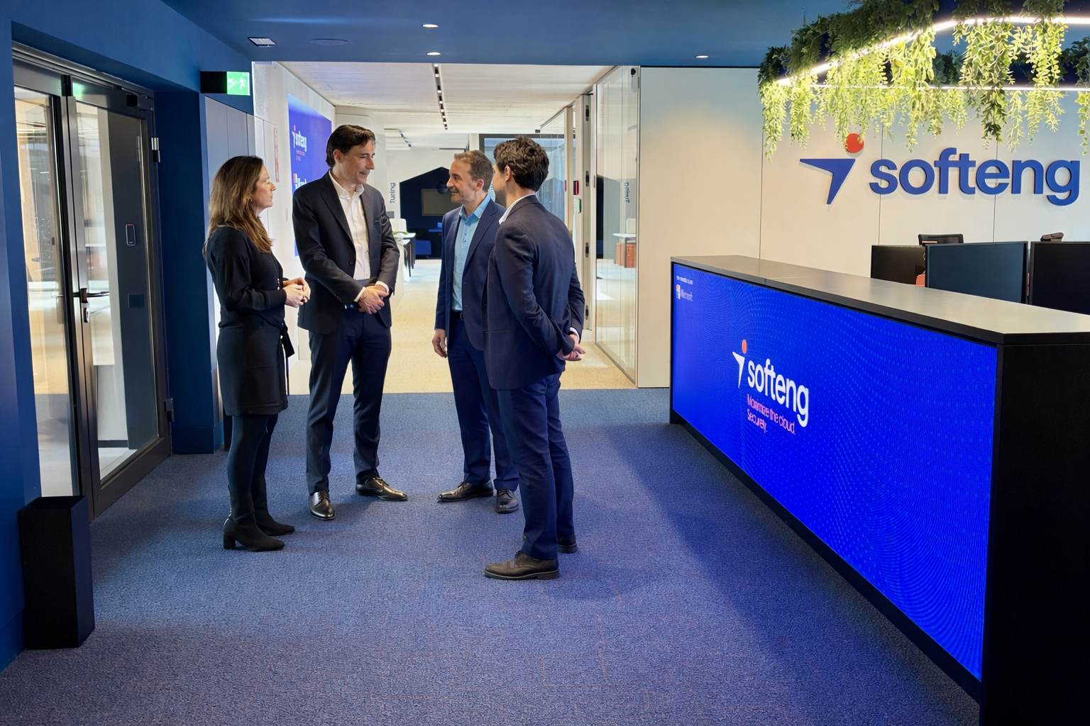 Paco Salcedo, presidente de Microsoft España, durante su visita a las oficinas de Softeng.