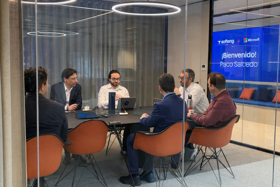 Reunión en las oficinas de Softeng con Paco Salcedo, presidente de Microsoft España, tras la admisión de la compañía en MISA.